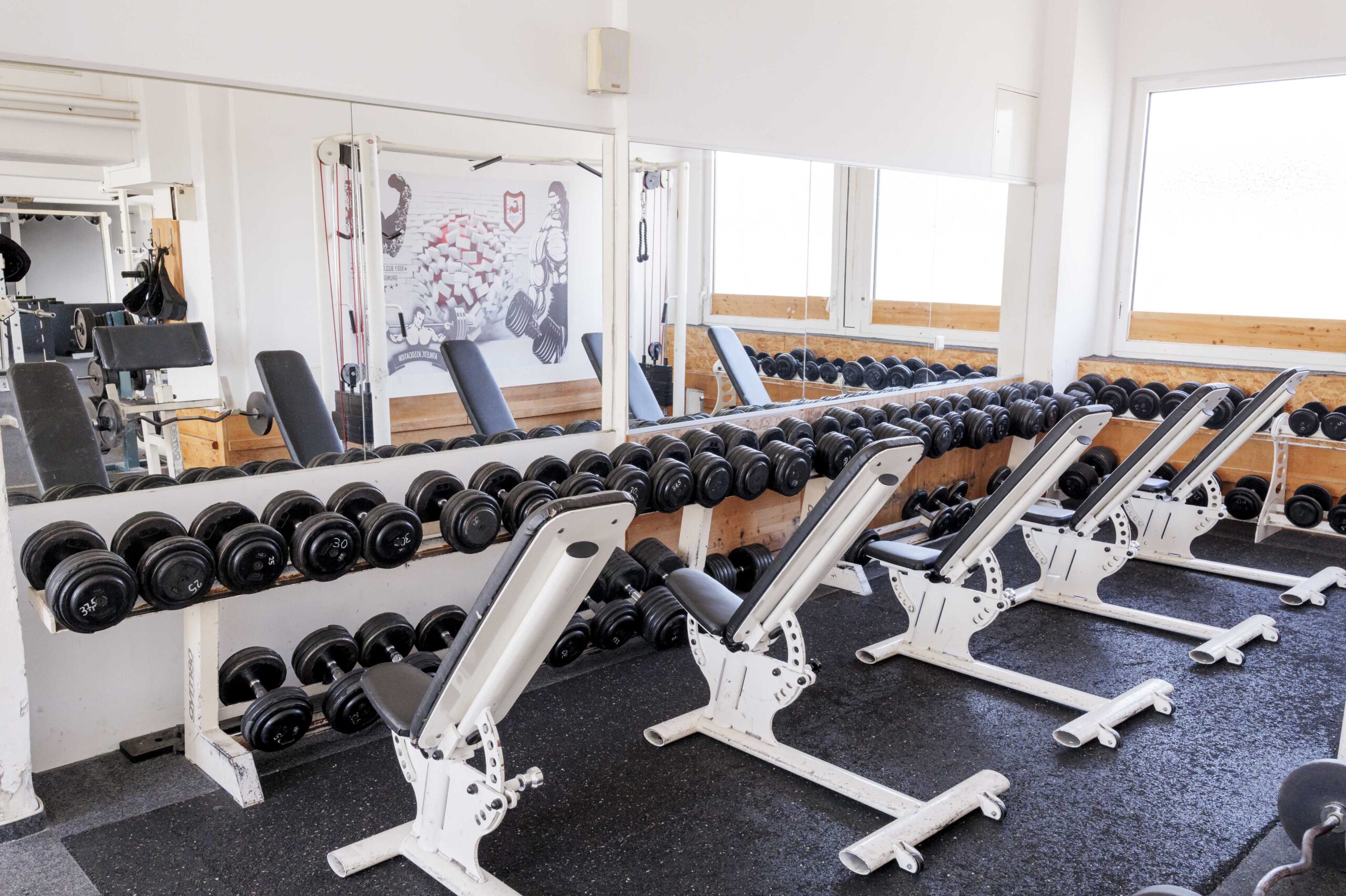 Bodybuilding-Bereich mit freien Gewichten